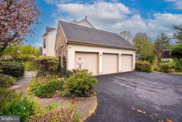 20 SAPPHIRE DR, West Windsor, NJ 08550