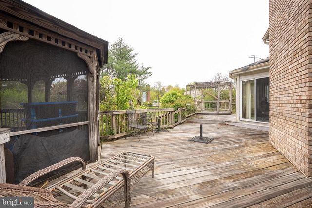 20 SAPPHIRE DR, West Windsor, NJ 08550