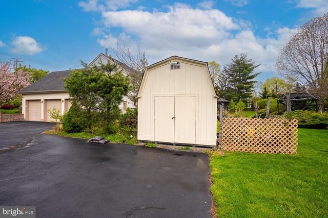 20 SAPPHIRE DR, West Windsor, NJ 08550