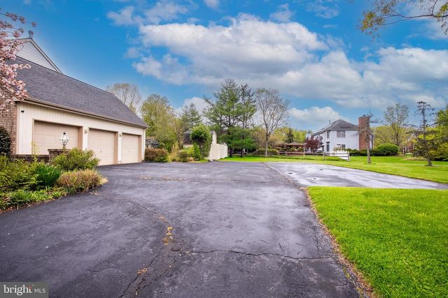 20 SAPPHIRE DR, West Windsor, NJ 08550