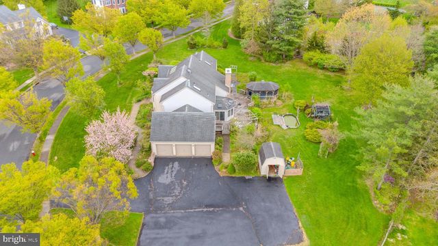 20 SAPPHIRE DR, West Windsor, NJ 08550