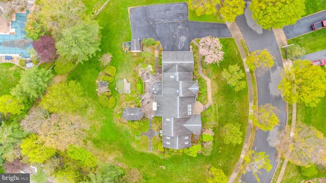 20 SAPPHIRE DR, West Windsor, NJ 08550