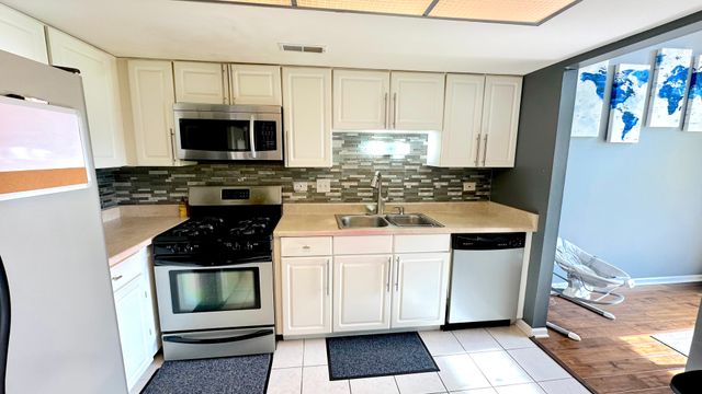 16026 Bormet Drive, Tinley Park, IL 60477