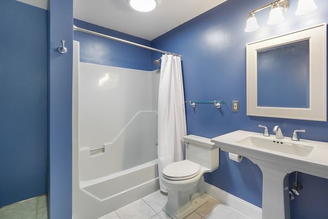 923 Main St, Northbridge, MA 01588