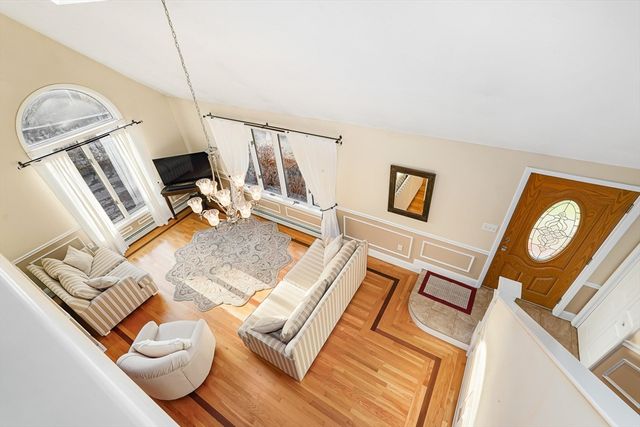 923 Main St, Northbridge, MA 01588