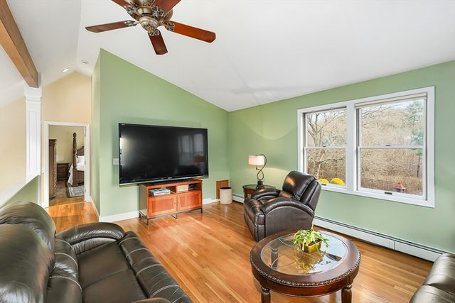 923 Main St, Northbridge, MA 01588