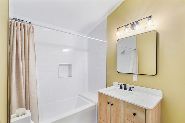 923 Main St, Northbridge, MA 01588