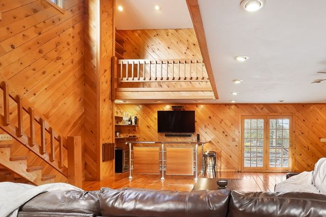 923 Main St, Northbridge, MA 01588