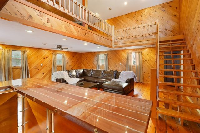 923 Main St, Northbridge, MA 01588