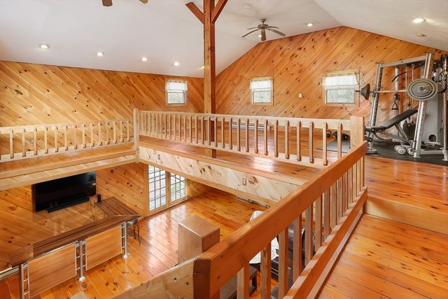 923 Main St, Northbridge, MA 01588