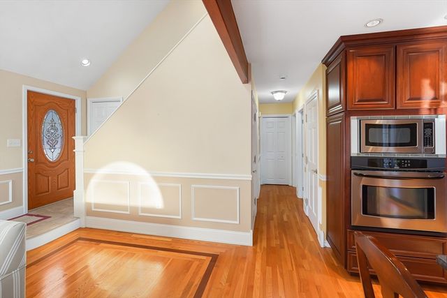 923 Main St, Northbridge, MA 01588