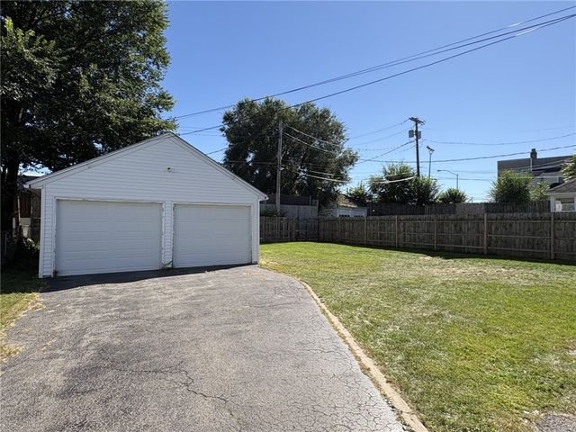 32 Walzer Road, Irondequoit, NY 14622