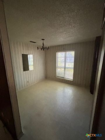 415 W Voelter Avenue, Killeen, TX 76541