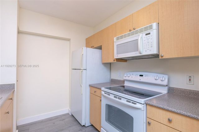 1919 Van Buren St 312A, Hollywood, FL 33020