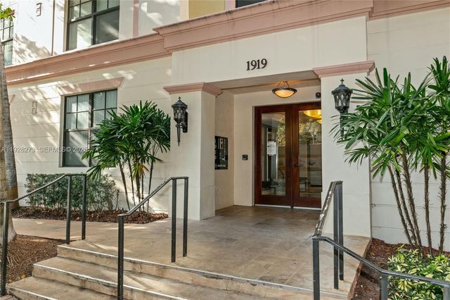 1919 Van Buren St 312A, Hollywood, FL 33020