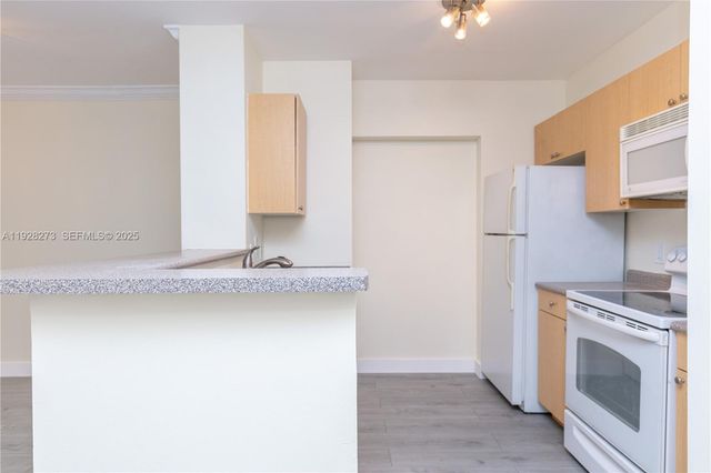 1919 Van Buren St 312A, Hollywood, FL 33020