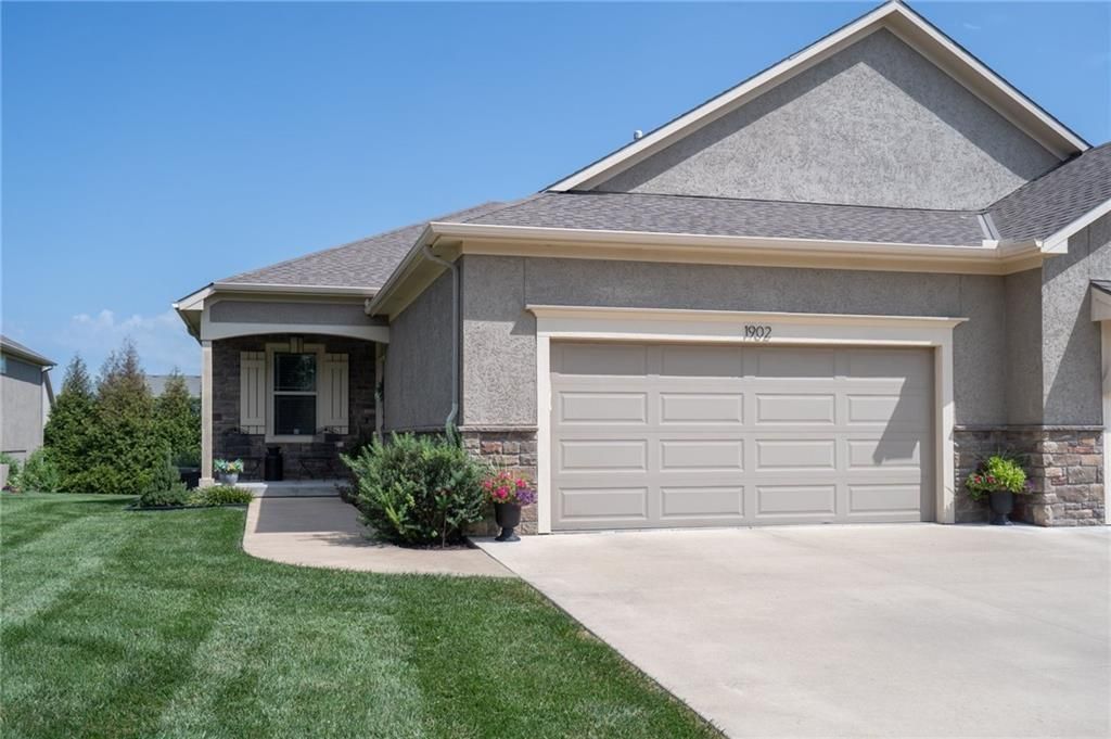 2250 Lake Pointe Drive 1902, Lawrence, KS 66049