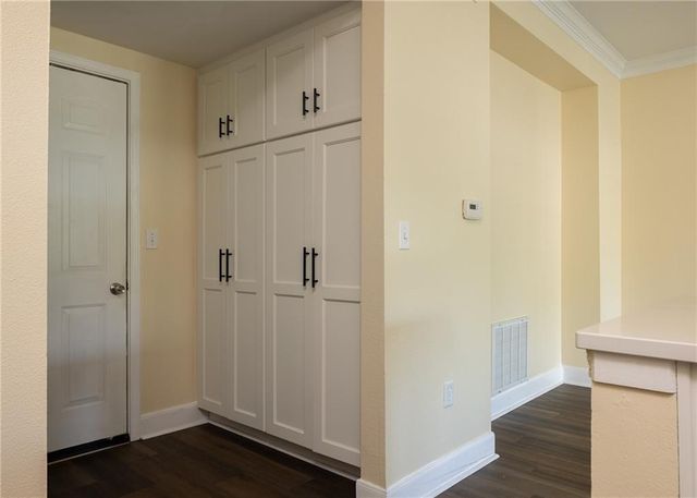 11603 Tomahawk Creek Parkway F, Leawood, KS 66211