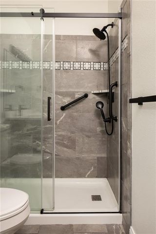 11603 Tomahawk Creek Parkway F, Leawood, KS 66211