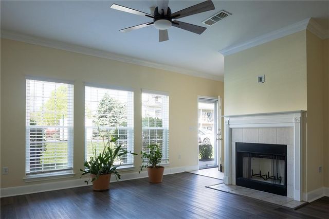 11603 Tomahawk Creek Parkway F, Leawood, KS 66211