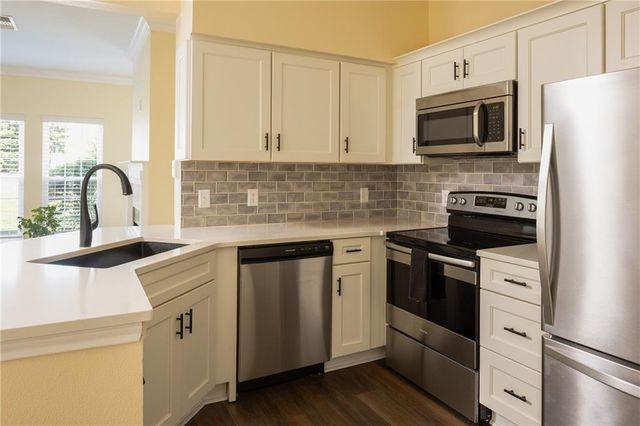 11603 Tomahawk Creek Parkway F, Leawood, KS 66211