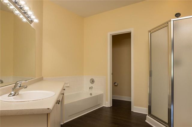 11603 Tomahawk Creek Parkway F, Leawood, KS 66211
