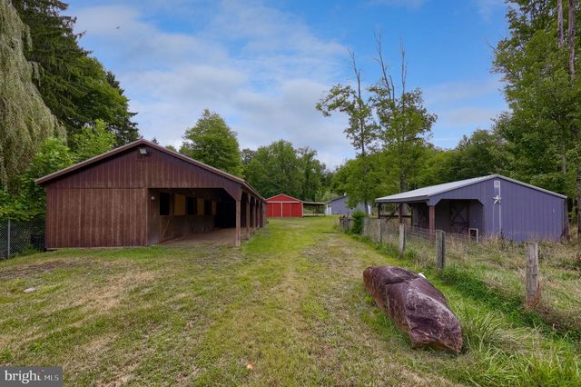 1702 BRIARWOOD LN, Quakertown, PA 18951