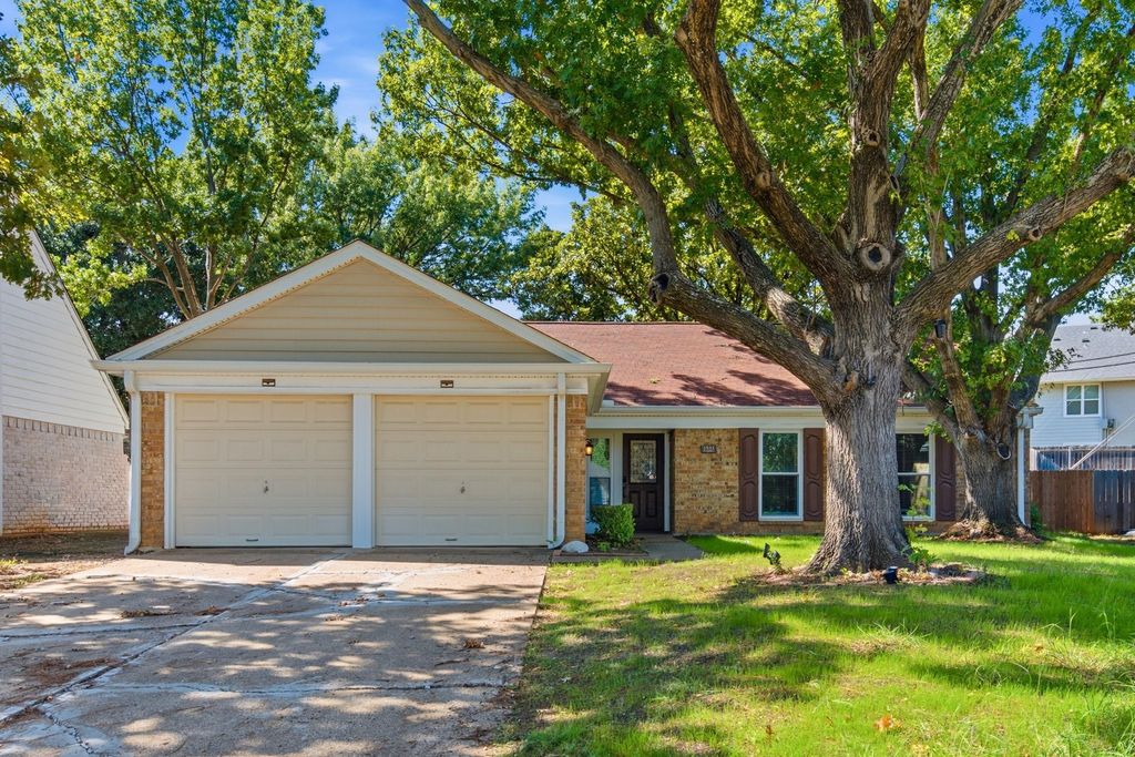 1933 Pin Oak Drive, Flower Mound, TX 75028