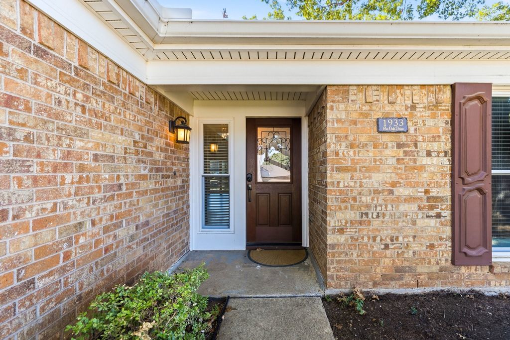 1933 Pin Oak Drive, Flower Mound, TX 75028 — photo 2