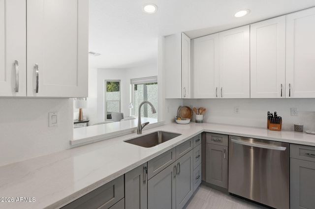 16457 E ASHBROOK Drive B, Fountain Hills, AZ 85268