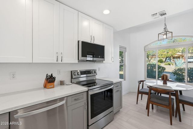 16457 E ASHBROOK Drive B, Fountain Hills, AZ 85268