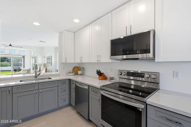 16457 E ASHBROOK Drive B, Fountain Hills, AZ 85268