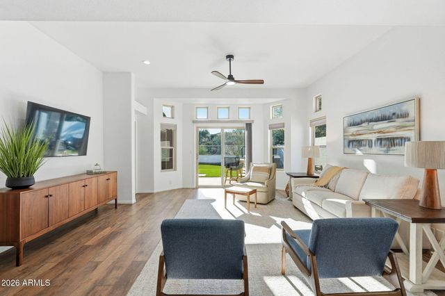 16457 E ASHBROOK Drive B, Fountain Hills, AZ 85268