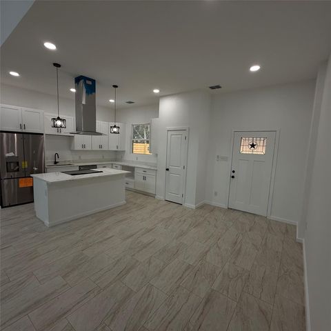 118 Crazy Cross RD, Wimberley, TX 78676