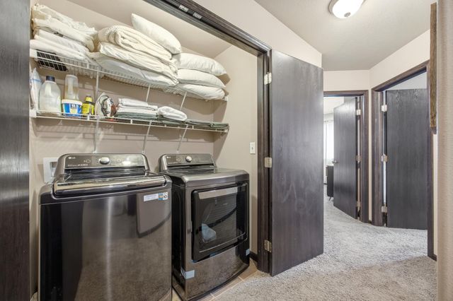 923 42nd Avenue W, West Fargo, ND 58078