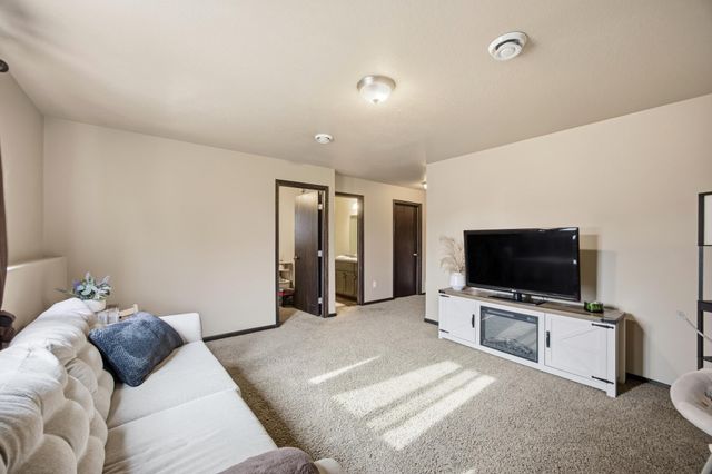 923 42nd Avenue W, West Fargo, ND 58078