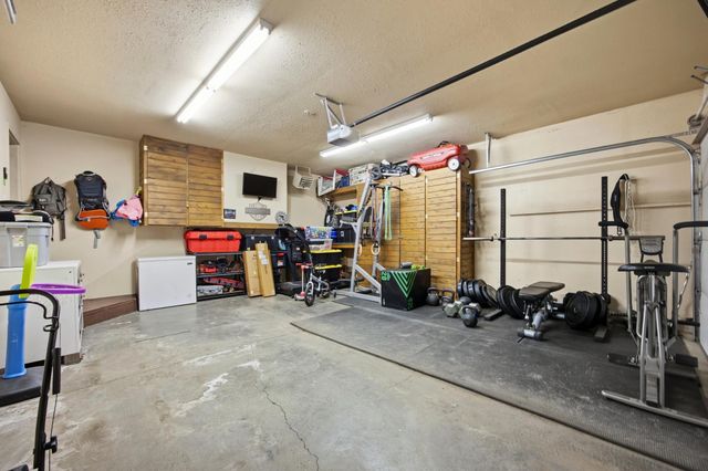 923 42nd Avenue W, West Fargo, ND 58078