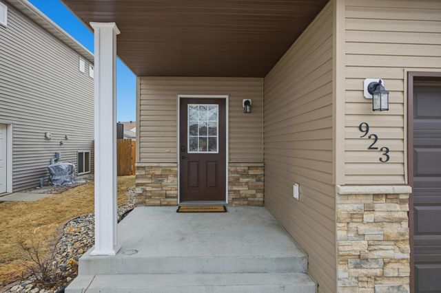 923 42nd Avenue W, West Fargo, ND 58078