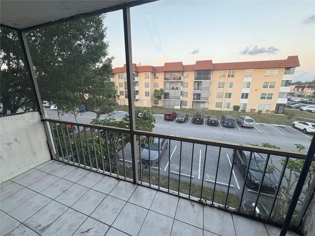 4152 Inverrary Dr 303, Lauderhill, FL 33319
