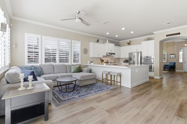 816 Hildebrand Cir, Folsom, CA 95630