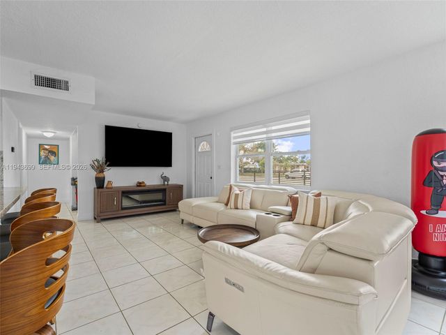 11401 SW 56th St, Miami, FL 33165