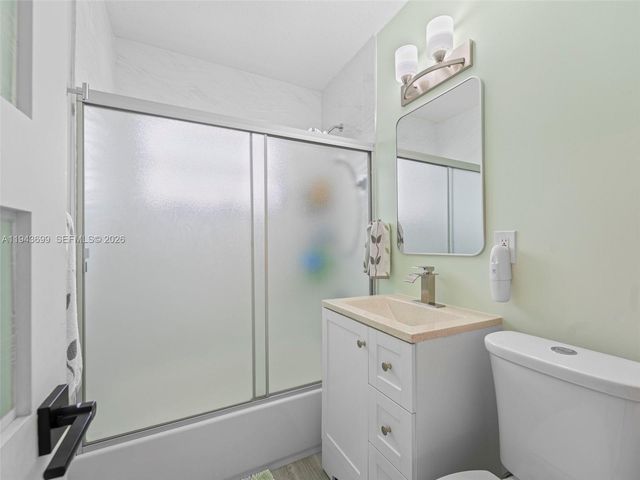 11401 SW 56th St, Miami, FL 33165