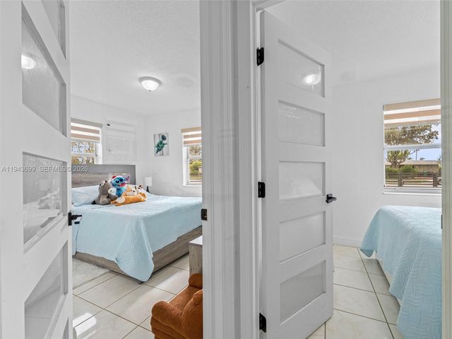 11401 SW 56th St, Miami, FL 33165