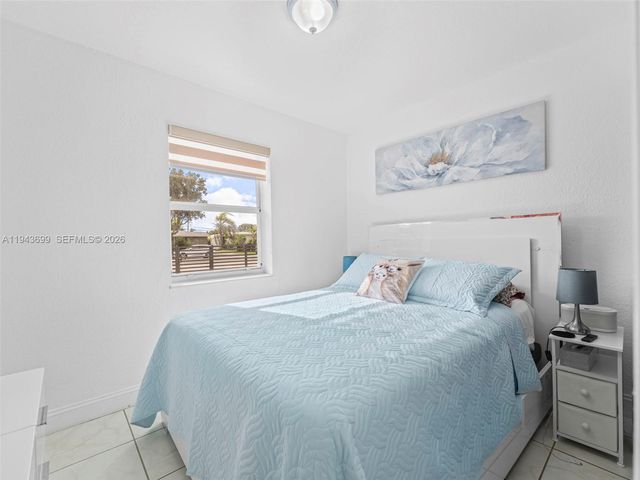 11401 SW 56th St, Miami, FL 33165