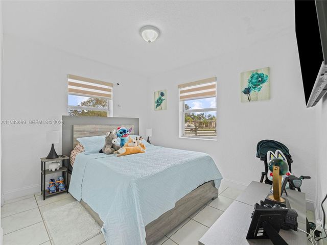 11401 SW 56th St, Miami, FL 33165