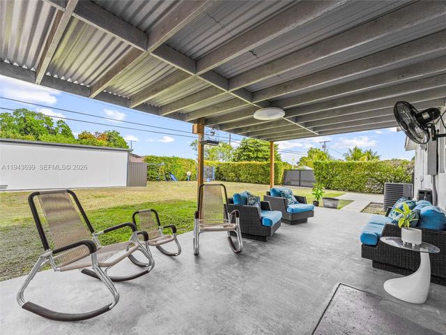 11401 SW 56th St, Miami, FL 33165