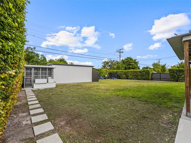 11401 SW 56th St, Miami, FL 33165