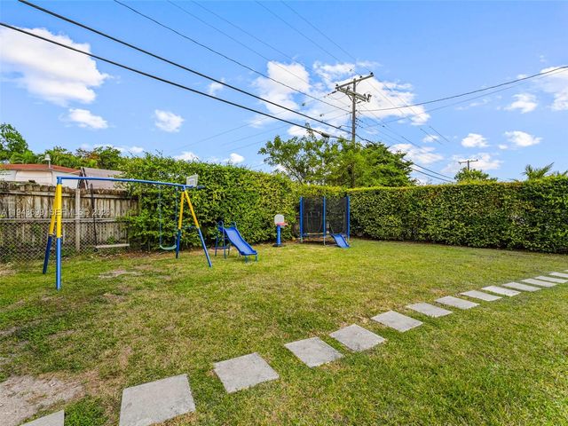 11401 SW 56th St, Miami, FL 33165
