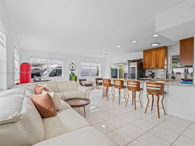 11401 SW 56th St, Miami, FL 33165