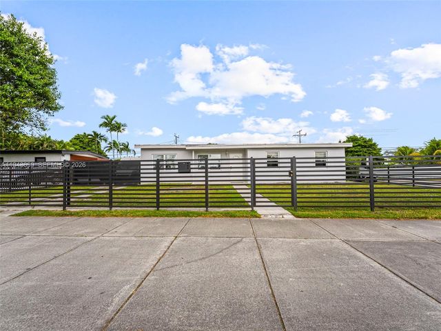 11401 SW 56th St, Miami, FL 33165